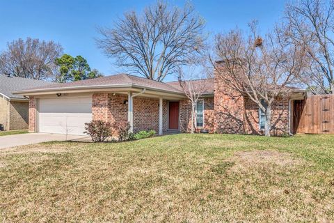 Photo of 1621 Lexington Place, Bedford, TX 76022 (MLS # 21189037)