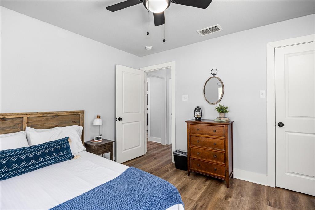 The Liveoaks Add - Commercial Sale