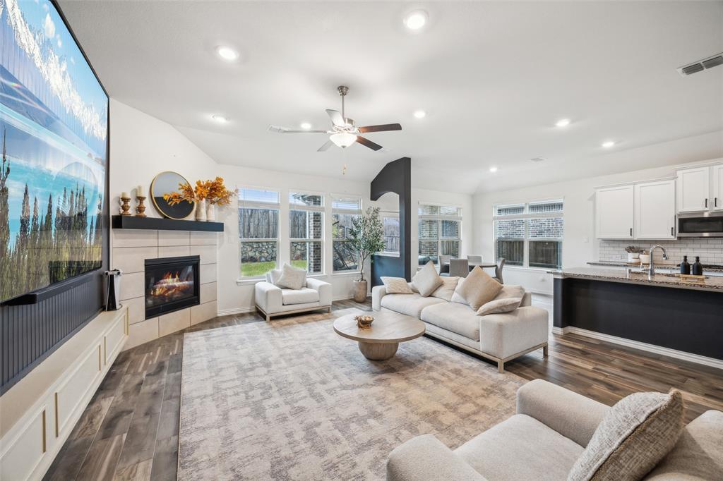 3217 Lakewood Bluffs Trail