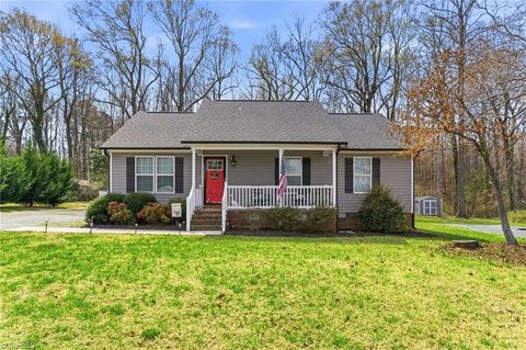 Homes For Sale - 613 Dick Street<br/> Gibsonville, NC 27249