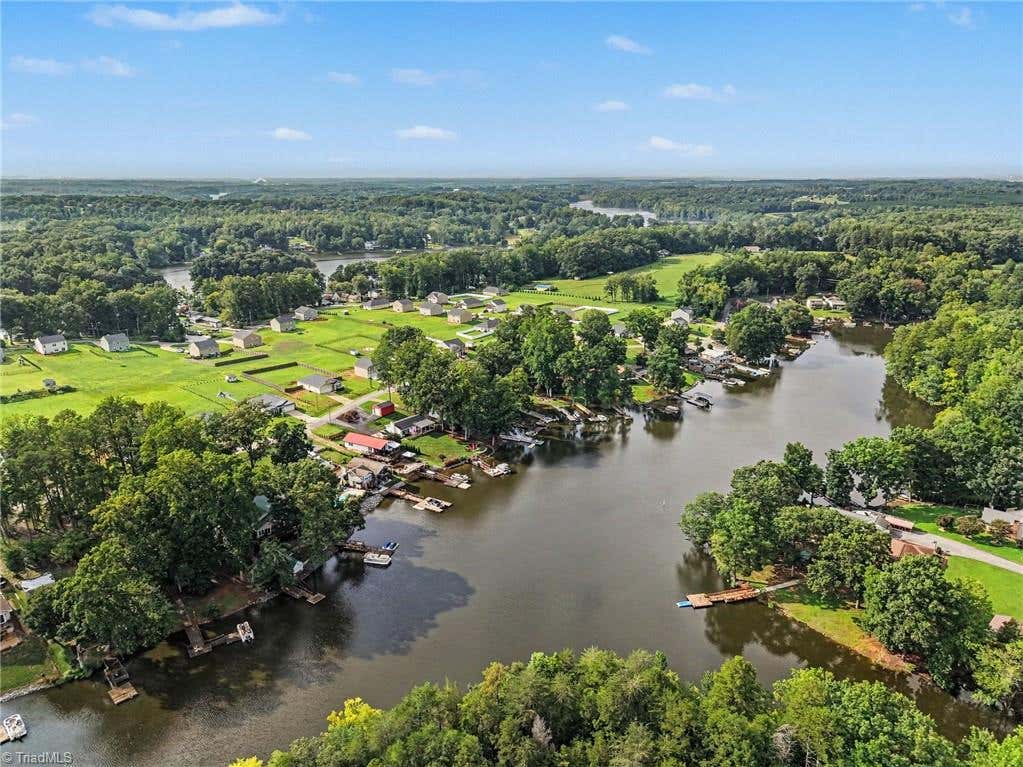 Photo of 620 Hickory Point Drive, Lexington, NC 27292 (MLS # 1230133)