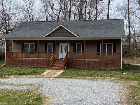 Single Family Residence in Thomasville NC 138 Harmon Drive.jpg