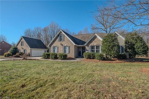 8475 Hunting Court Stokesdale NC 27357