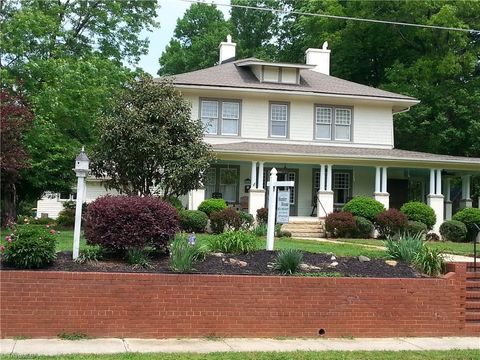 Homes For Sale - 216 W Hunter Street<br/> Madison, NC 27025