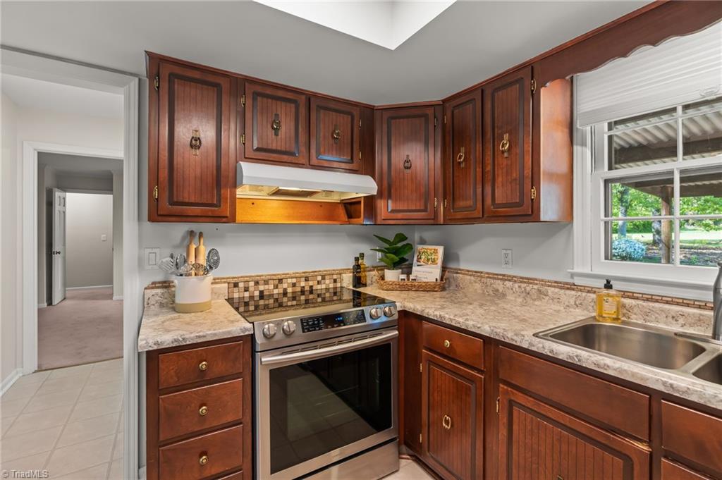3900 Kalloramo Drive, Greensboro, North Carolina image 12