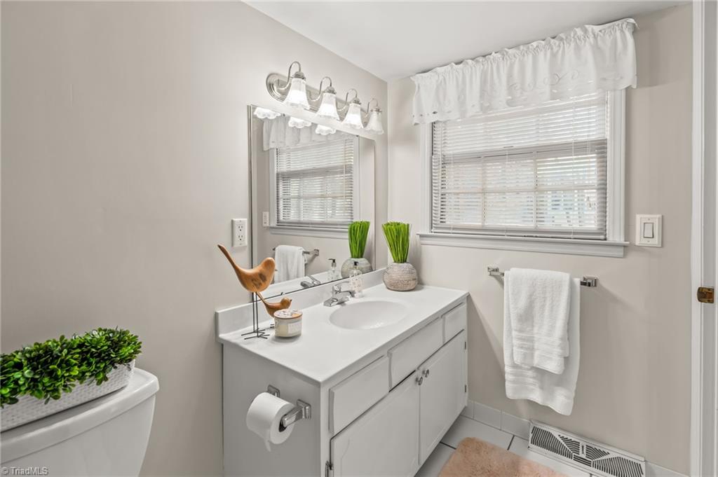 3900 Kalloramo Drive, Greensboro, North Carolina image 20