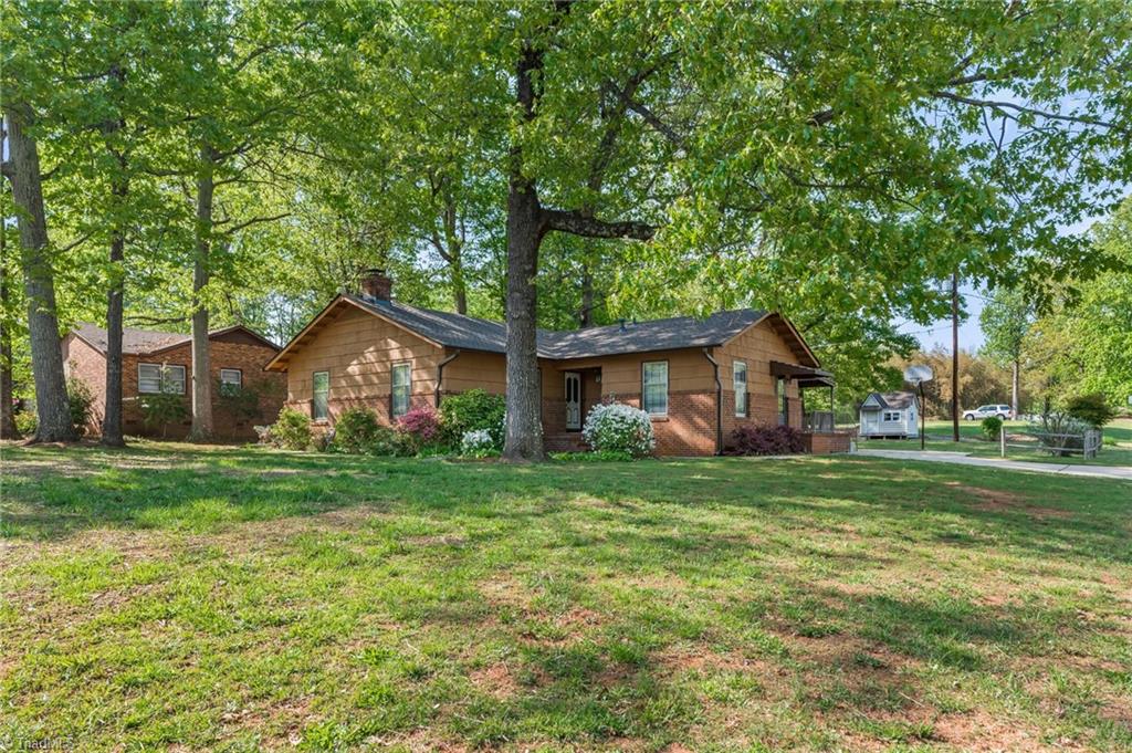 3900 Kalloramo Drive, Greensboro, North Carolina image 2