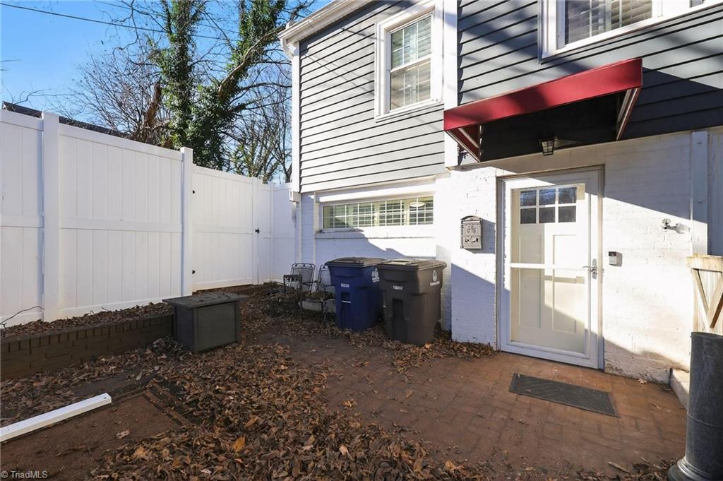 1500 Cloverdale Avenue