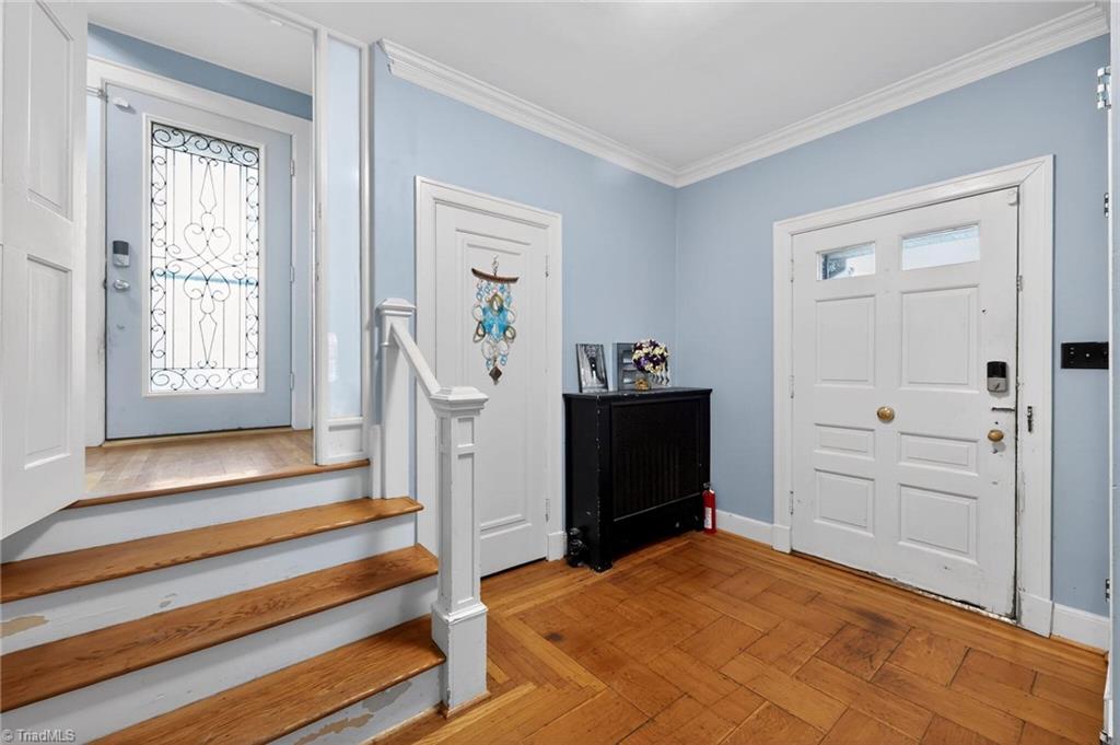 1500 Cloverdale Avenue