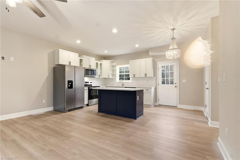 3546 Riverside Drive