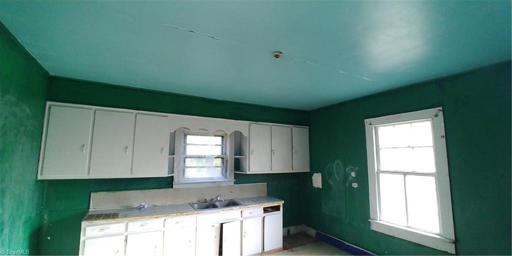 Photo 3 of 9 of 610 Snead Street house