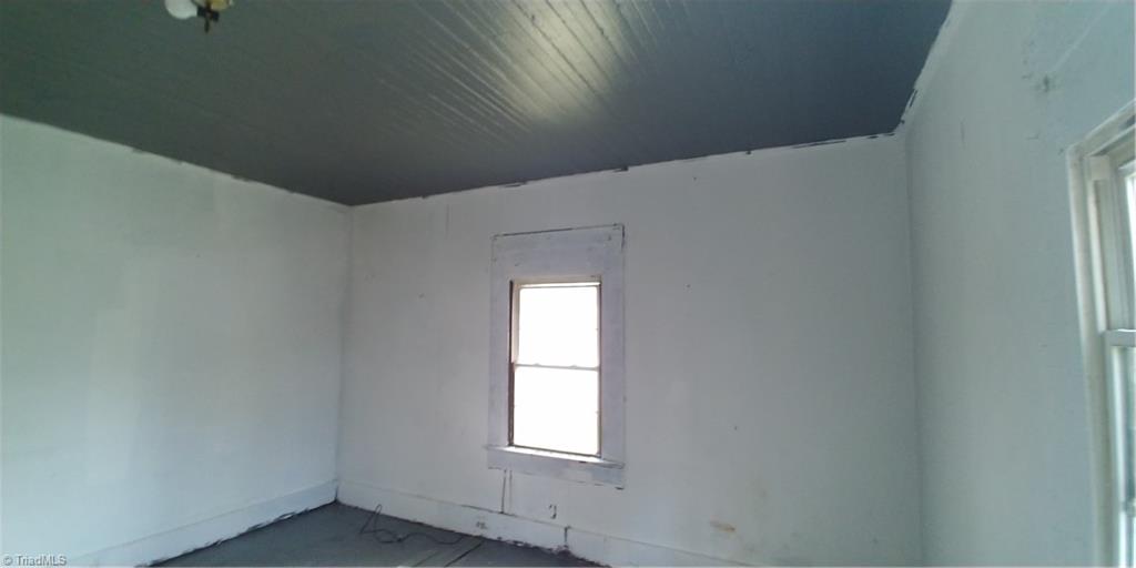 Photo 8 of 9 of 610 Snead Street house