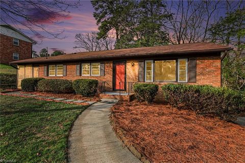 Homes For Sale - 3603 Rolling Road<br/> High Point, NC 27265