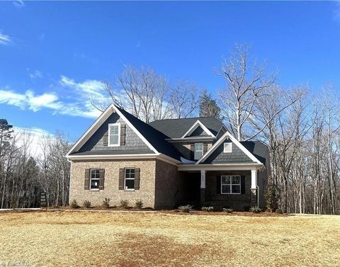 Homes For Sale - 4029 Estate Drive<br/> Forsyth County, Lewisville, NC 27023