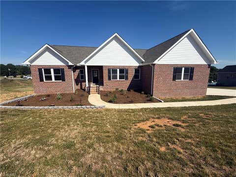 Homes For Sale - 130 Oak Pointe Lane<br/> Wilkesboro, NC 28697