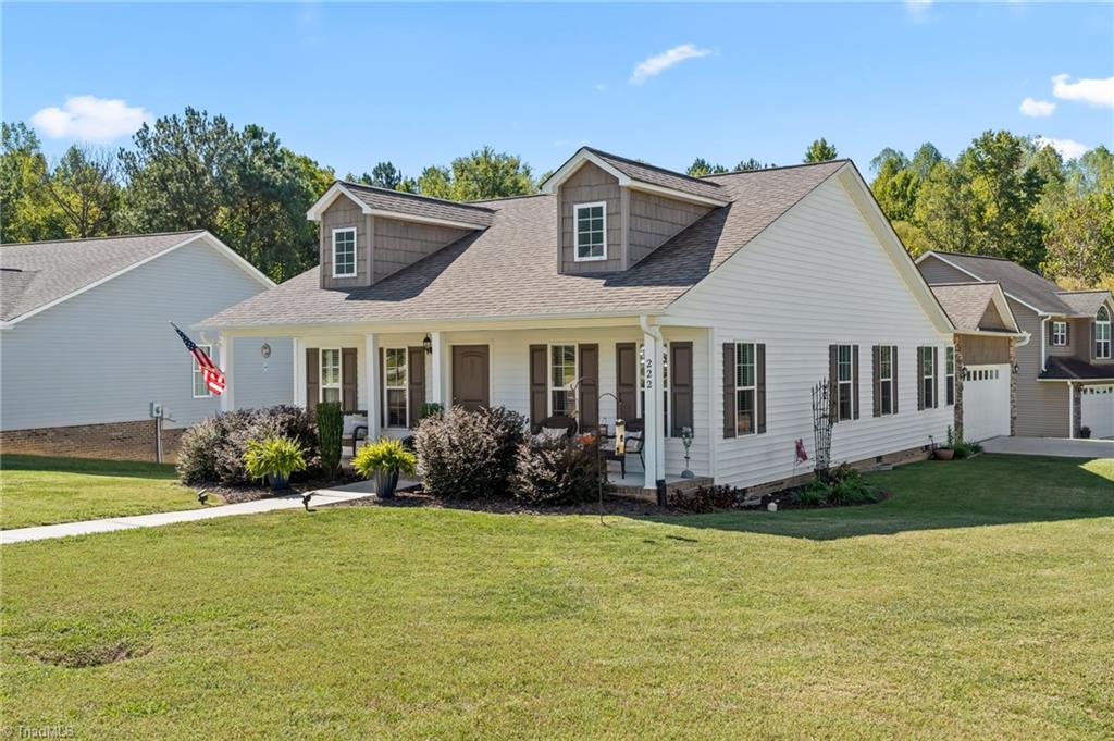 Photo of 222 Santa Fe Circle, Thomasville, NC 27360 (MLS # 1237475)