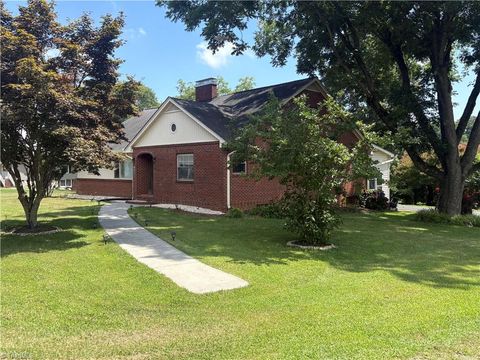 Apartment For Sale - 315 W Main Street<br/> Yadkin County, Boonville, NC 27011