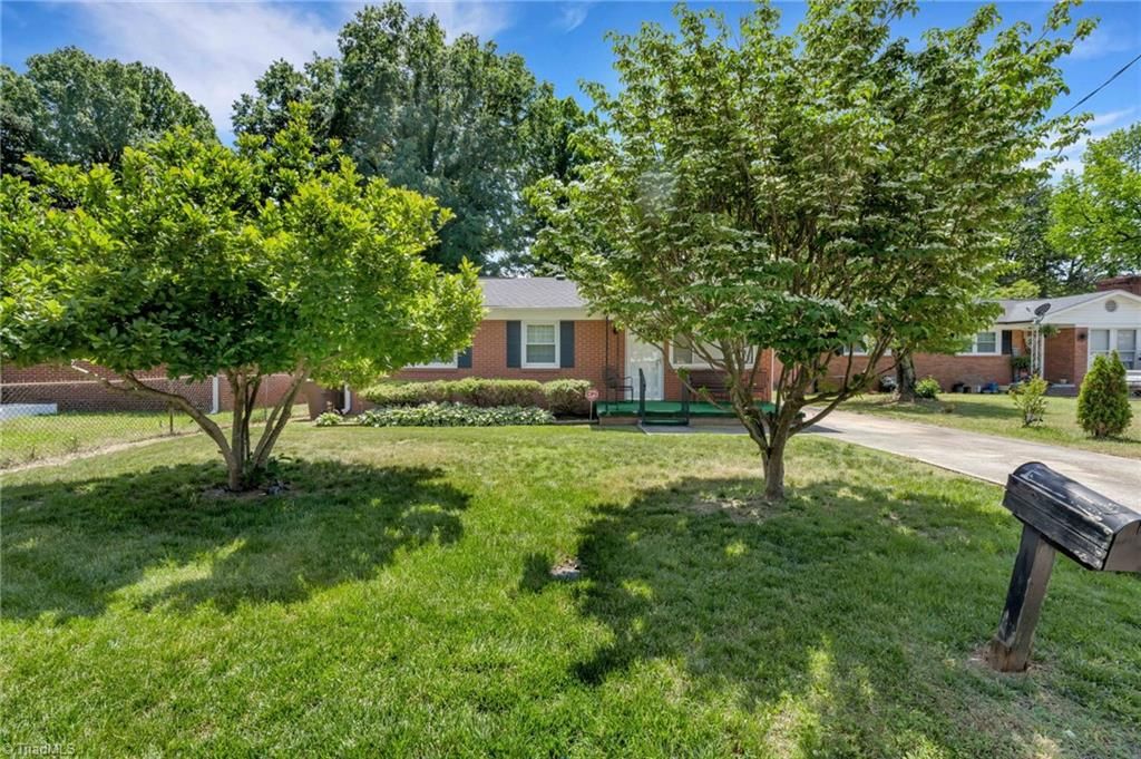Photo of 2506 Aster Drive, Greensboro, NC 27401 (MLS # 1218393)