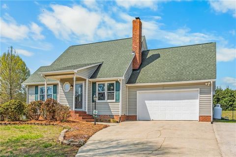 Homes For Sale - 3954 Evergreen Drive<br/> Randolph County, Trinity, NC 27370