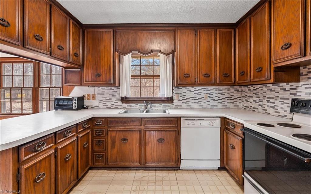 5106 Blakeshire Road, Greensboro, North Carolina image 6