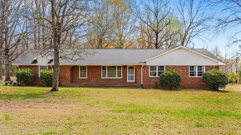 5106 Blakeshire Road Greensboro NC 27406