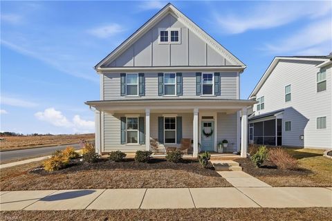 Homes For Sale - 1720 Eastover Drive<br/> Kernersville, NC 27284