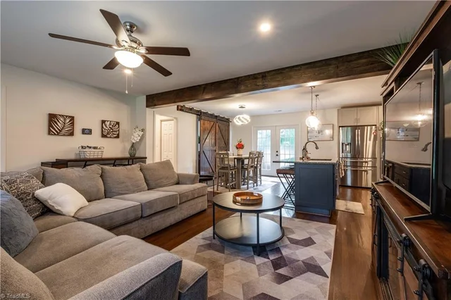629 Oakland Drive, photo 4 of 29