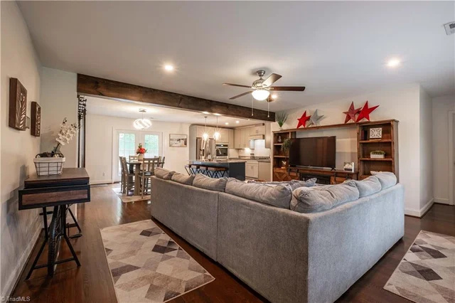 629 Oakland Drive, photo 3 of 29