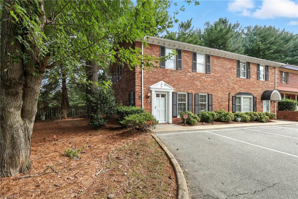 Winston-Salem, North Carolina 27103, United States, 2 Bedrooms Bedrooms, ,3 BathroomsBathrooms,Residential,Active,198401