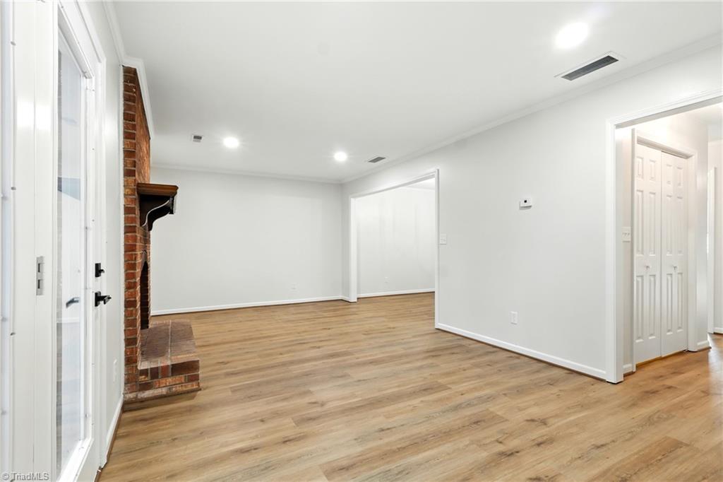 Winston-Salem, North Carolina 27103, United States, 2 Bedrooms Bedrooms, ,3 BathroomsBathrooms,Residential,Active,198401