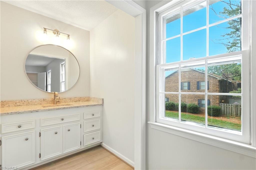 Winston-Salem, North Carolina 27103, United States, 2 Bedrooms Bedrooms, ,3 BathroomsBathrooms,Residential,Active,198401