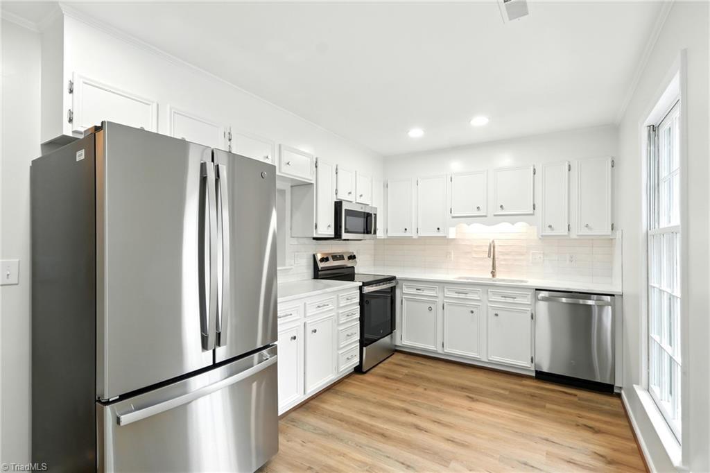 Winston-Salem, North Carolina 27103, United States, 2 Bedrooms Bedrooms, ,3 BathroomsBathrooms,Residential,Active,198401