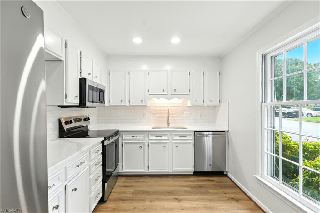 Winston-Salem, North Carolina 27103, United States, 2 Bedrooms Bedrooms, ,3 BathroomsBathrooms,Residential,Active,198401