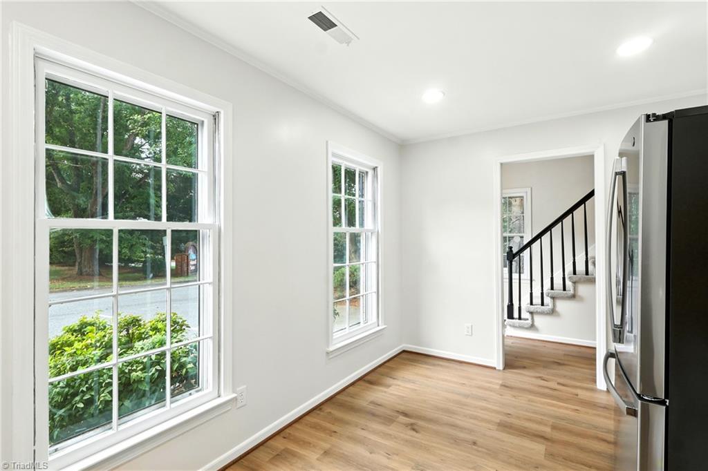 Winston-Salem, North Carolina 27103, United States, 2 Bedrooms Bedrooms, ,3 BathroomsBathrooms,Residential,Active,198401