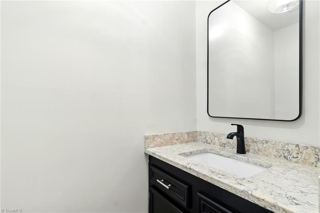 Winston-Salem, North Carolina 27103, United States, 2 Bedrooms Bedrooms, ,3 BathroomsBathrooms,Residential,Active,198401