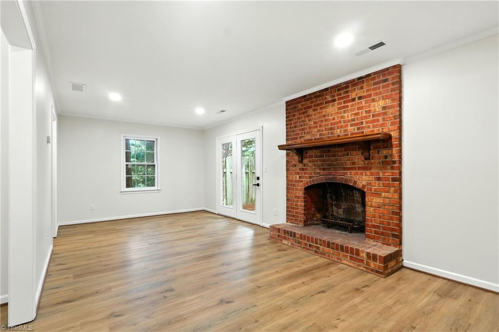 Winston-Salem, North Carolina 27103, United States, 2 Bedrooms Bedrooms, ,3 BathroomsBathrooms,Residential,Active,198401