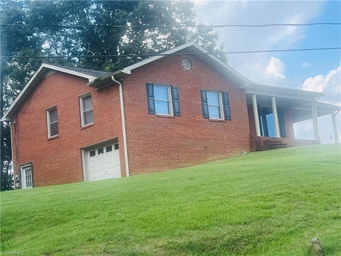 Homes For Sale - 505 Belvue Drive<br/> Mount Airy, NC 27030