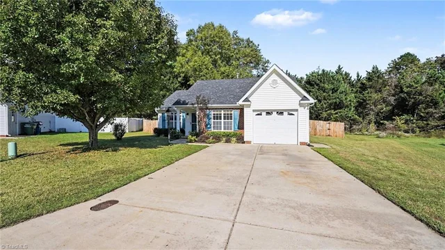 214 Cypress Court, photo 3 of 31