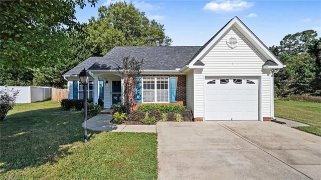 214 Cypress Court, photo 2 of 31