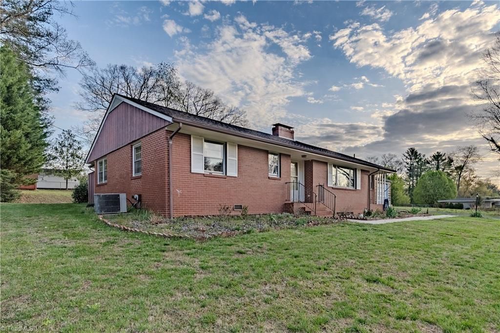 Photo of 246 Fairview Avenue, Mount Airy, NC 27030 (MLS # 1214306)