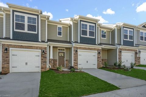 Townhouse For Sale - 1666 Hallview Court<br/> Kernersville, NC 27284