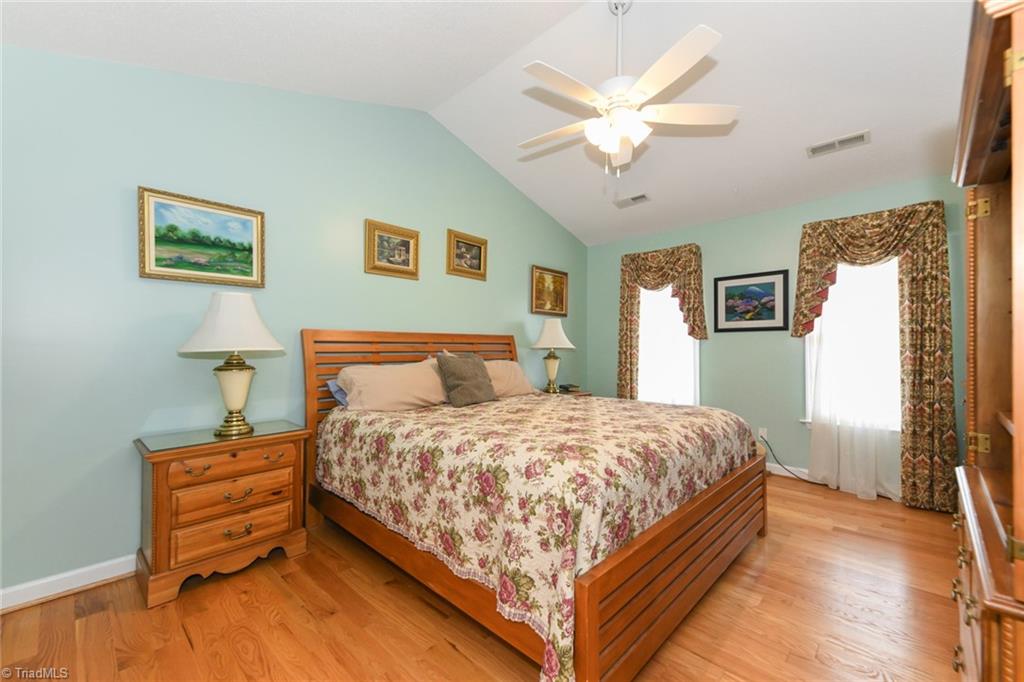 High Point, North Carolina 27265, United States, 5 Bedrooms Bedrooms, ,3 BathroomsBathrooms,Residential,Pending,126002