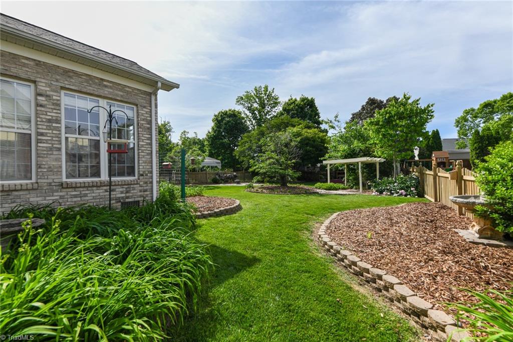 High Point, North Carolina 27265, United States, 5 Bedrooms Bedrooms, ,3 BathroomsBathrooms,Residential,Pending,126002