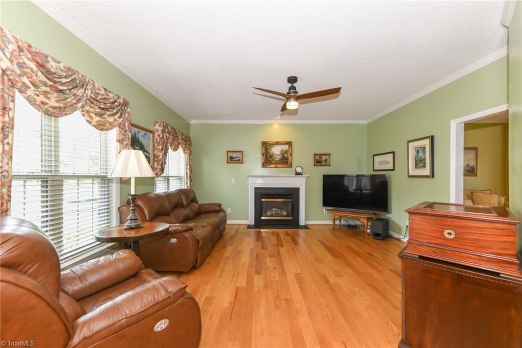 High Point, North Carolina 27265, United States, 5 Bedrooms Bedrooms, ,3 BathroomsBathrooms,Residential,Pending,126002