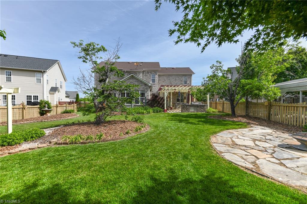 High Point, North Carolina 27265, United States, 5 Bedrooms Bedrooms, ,3 BathroomsBathrooms,Residential,Pending,126002