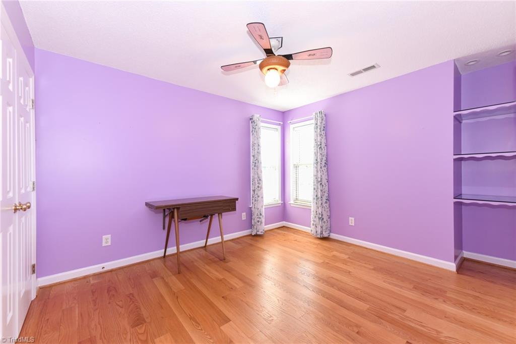 High Point, North Carolina 27265, United States, 5 Bedrooms Bedrooms, ,3 BathroomsBathrooms,Residential,Pending,126002