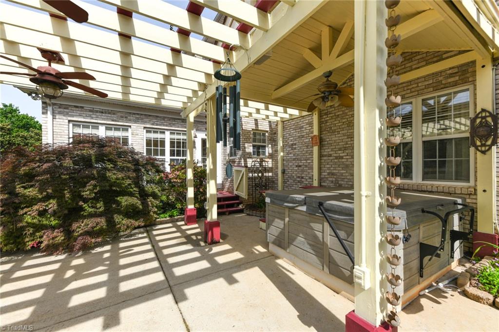 High Point, North Carolina 27265, United States, 5 Bedrooms Bedrooms, ,3 BathroomsBathrooms,Residential,Pending,126002