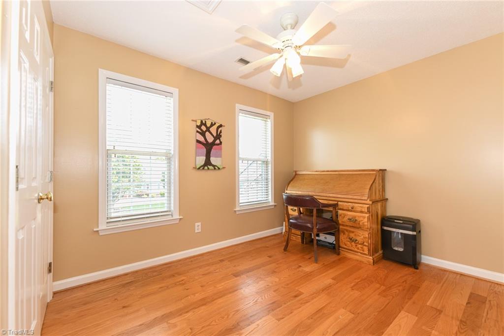 High Point, North Carolina 27265, United States, 5 Bedrooms Bedrooms, ,3 BathroomsBathrooms,Residential,Pending,126002