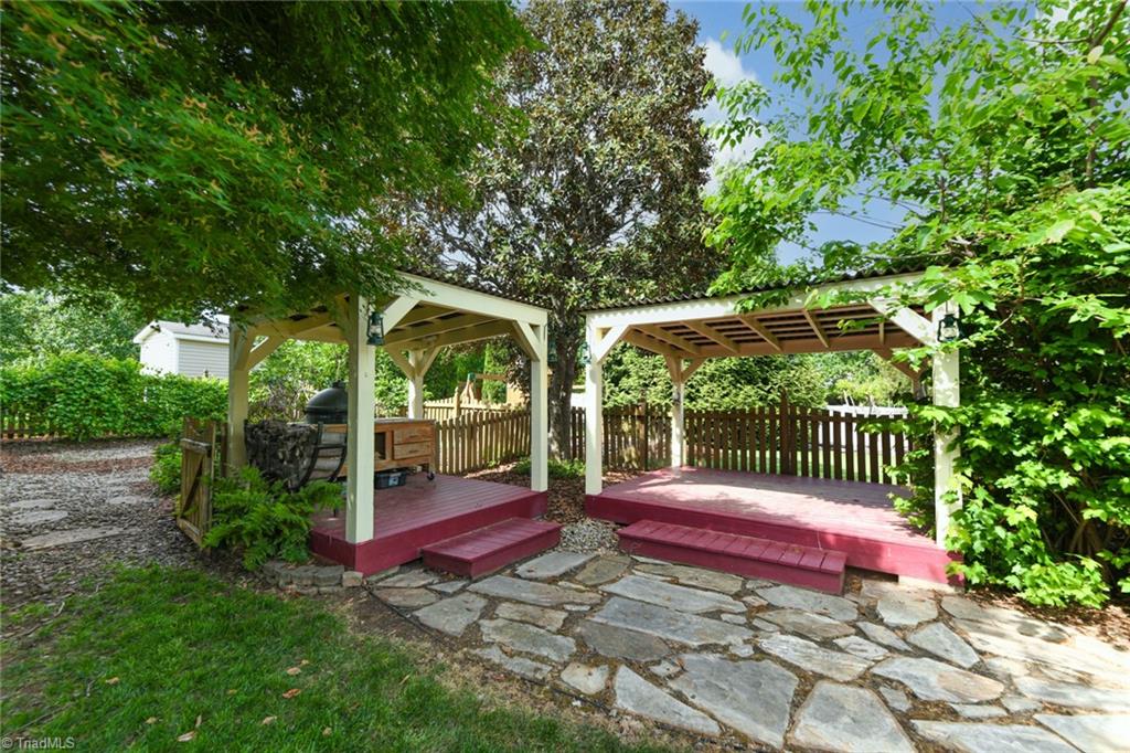 High Point, North Carolina 27265, United States, 5 Bedrooms Bedrooms, ,3 BathroomsBathrooms,Residential,Pending,126002