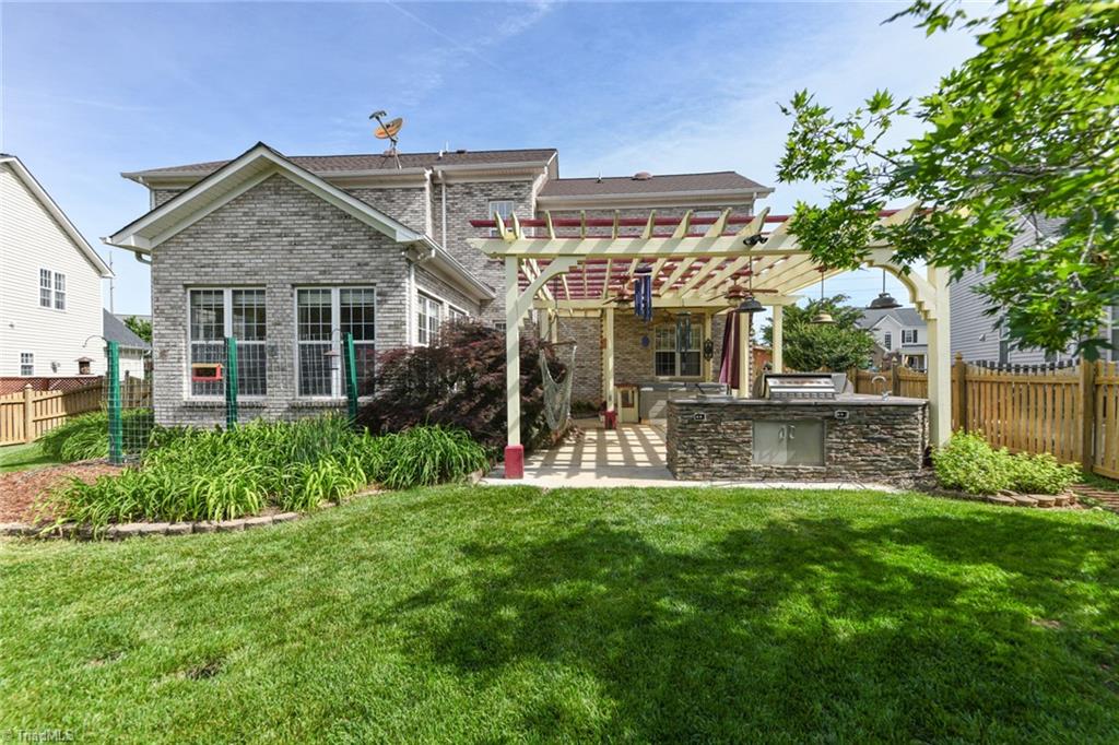 High Point, North Carolina 27265, United States, 5 Bedrooms Bedrooms, ,3 BathroomsBathrooms,Residential,Pending,126002